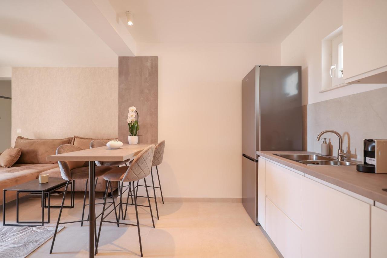 Apartments Mila Sveti Filip i Jakov Exteriör bild