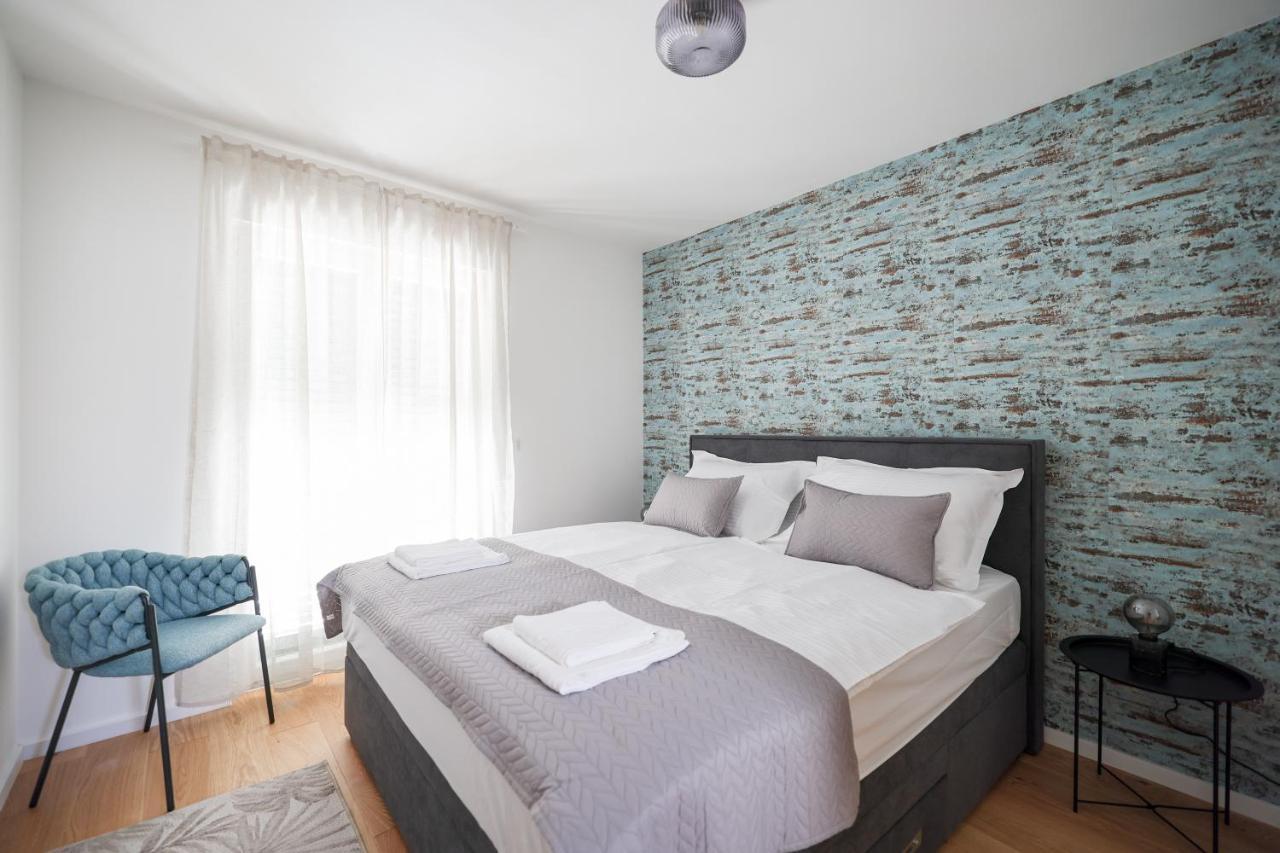 Apartments Mila Sveti Filip i Jakov Exteriör bild