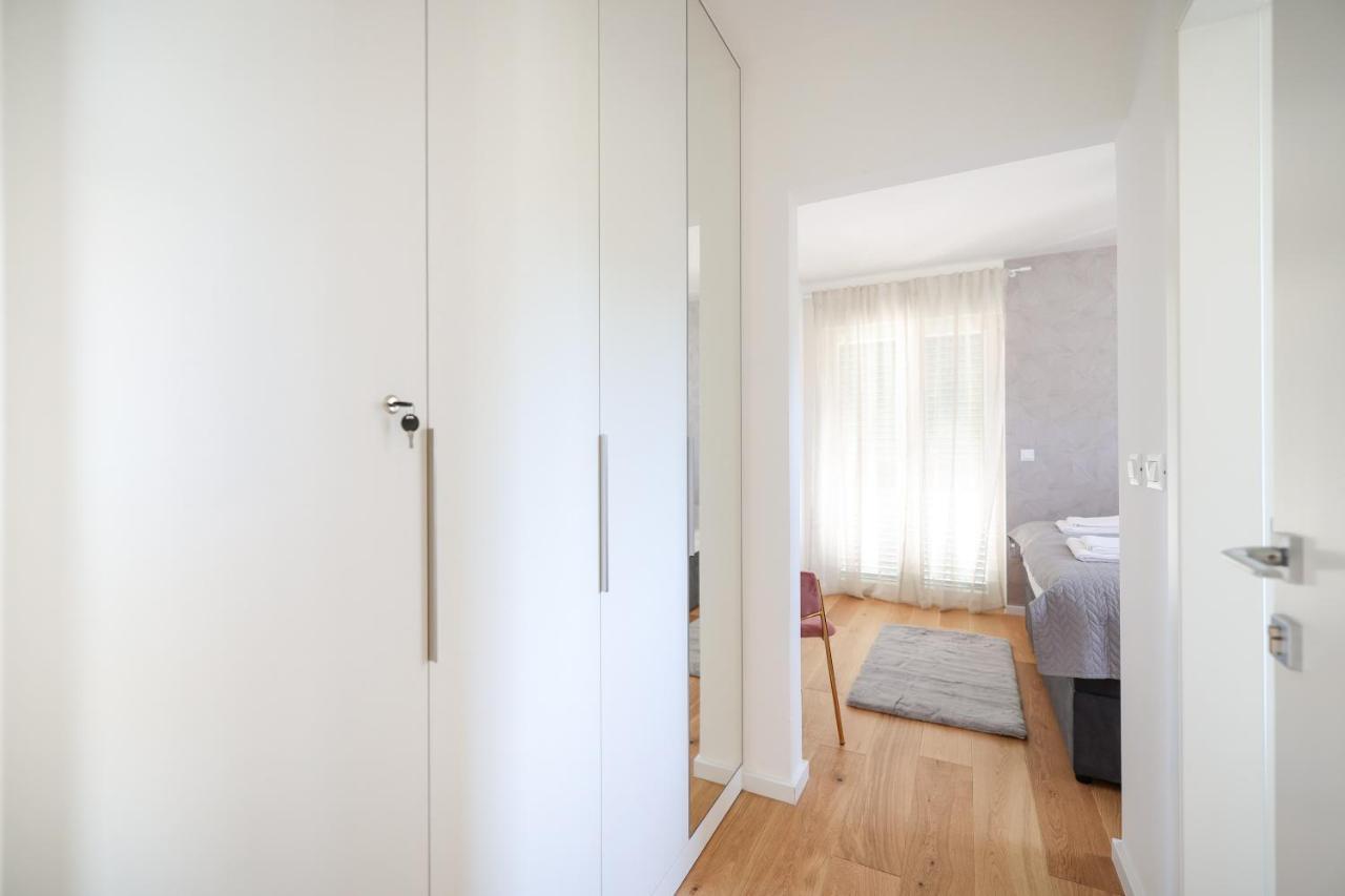 Apartments Mila Sveti Filip i Jakov Exteriör bild