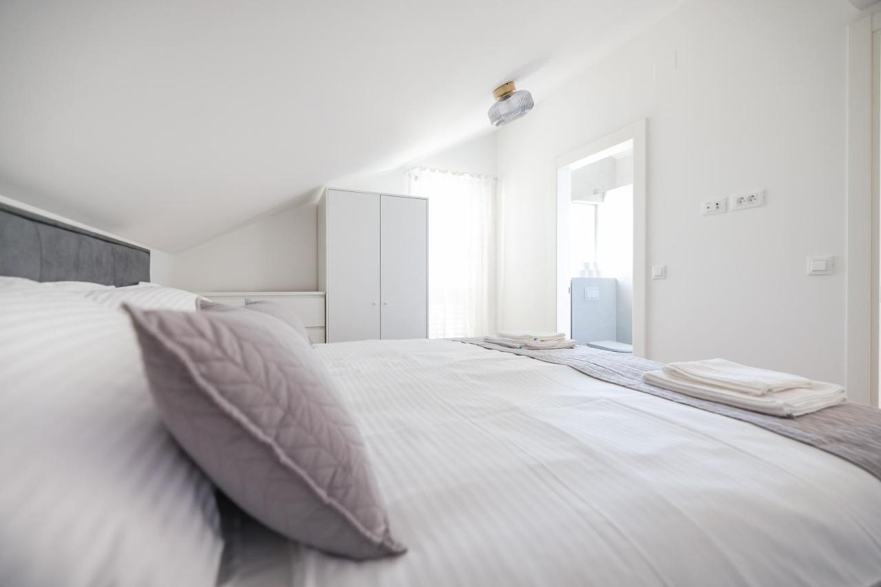 Apartments Mila Sveti Filip i Jakov Exteriör bild