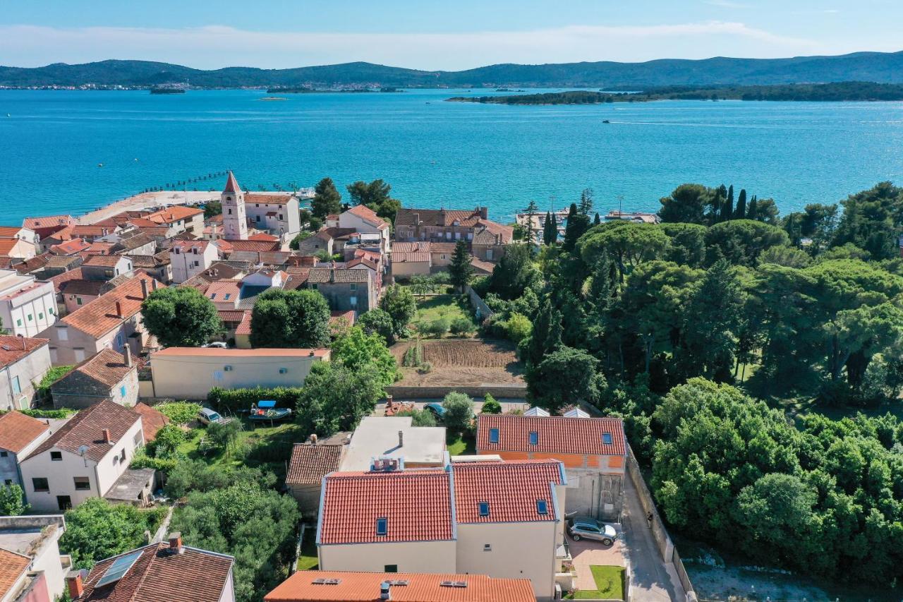 Apartments Mila Sveti Filip i Jakov Exteriör bild