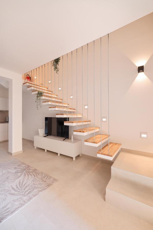 Apartments Mila Sveti Filip i Jakov Exteriör bild