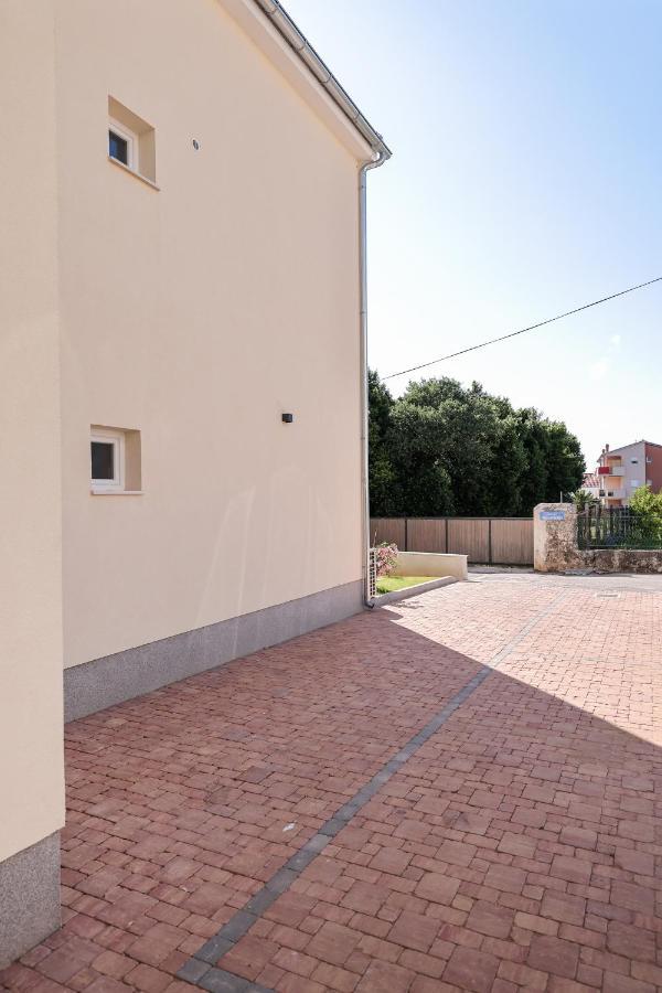 Apartments Mila Sveti Filip i Jakov Exteriör bild